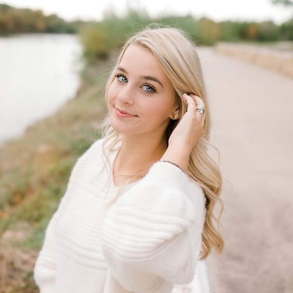 Meet your Posher, Abby - Picture 1 of 1